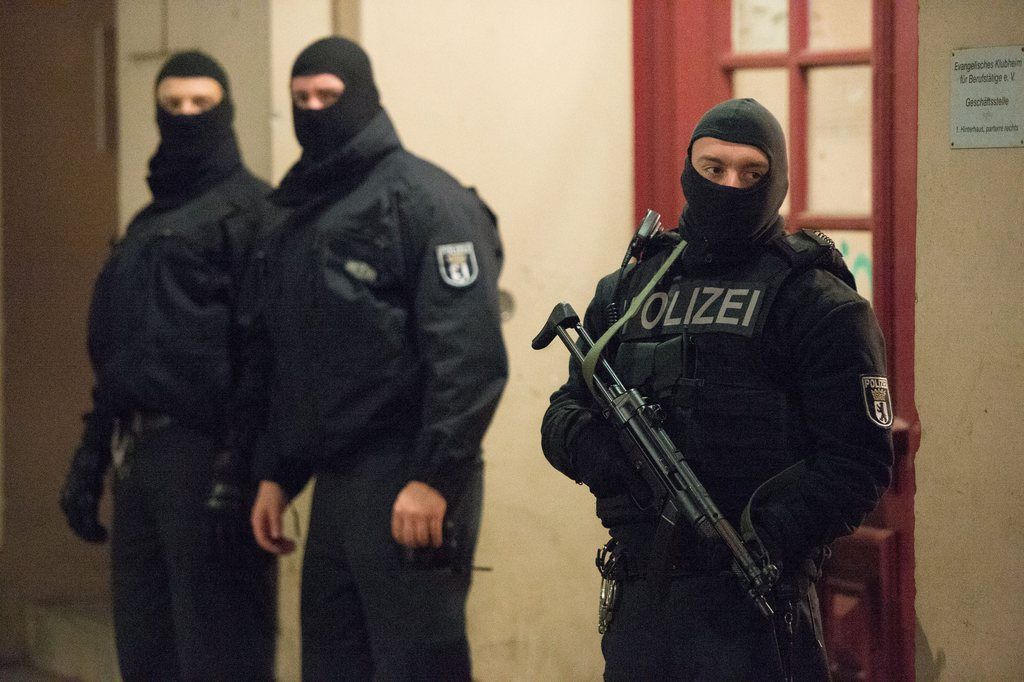 epa04562227 Members of a special German anti-terror police outside an apartment block in Perleberger Strasse, Berlin, 16 January 2015. German police arrested two people during an anti-terrorism operation in Berlin early 16 January 2014. The two men, 41 and 43 years old, are suspected of planning a major attack in Syria, lawyers and police said, with three other suspects still thought to be at large. There was reportedly no evidence that the men were planning an attack in Germany.  EPA/LUKAS SCHULZE