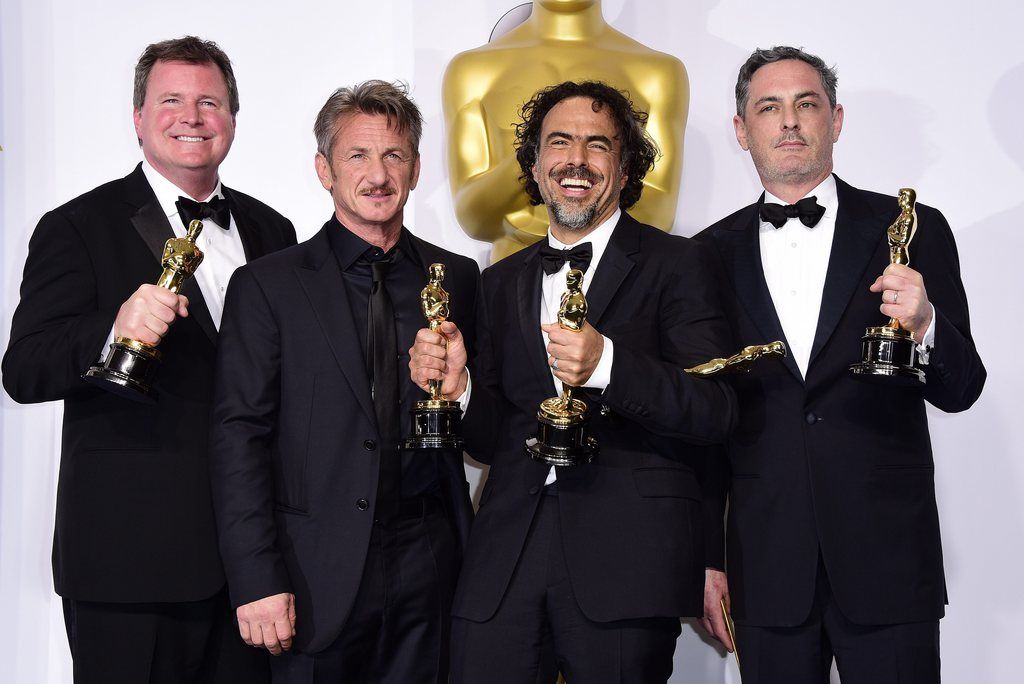 epa04633345 (L-R) James W. Skotchdopole, presenter Sean Penn, Alejandro G. Inarritu and John Lesher pose with their Academy Award for Best Picture for 'Birdman or (The Unexpected Virtue of Ignorance)' in the press room during the 87th annual Academy Awards ceremony at the Dolby Theatre in Hollywood, California, USA, 22 February 2015. The Oscars are presented for outstanding individual or collective efforts in 24 categories in filmmaking.  EPA/PAUL BUCK