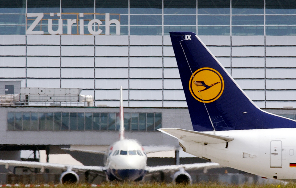 L'avion de Lufthansa a dû atterrir à l'aéroport de Zurich.