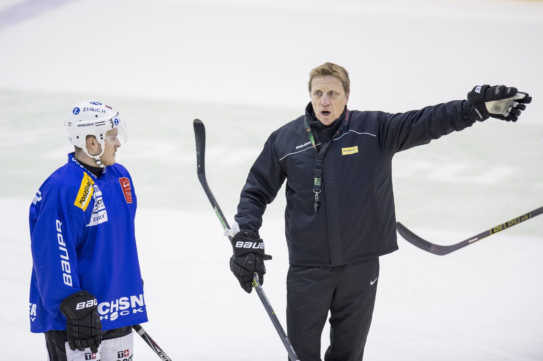 Entrainement de l'equipe suisse de hockey a la patinoire des melezes. 

A droite, le coach de l'equipe de suisse Glen Hanlon

La Chaux-de-Fonds, le 06.04.2015

Photo : Lucas Vuitel