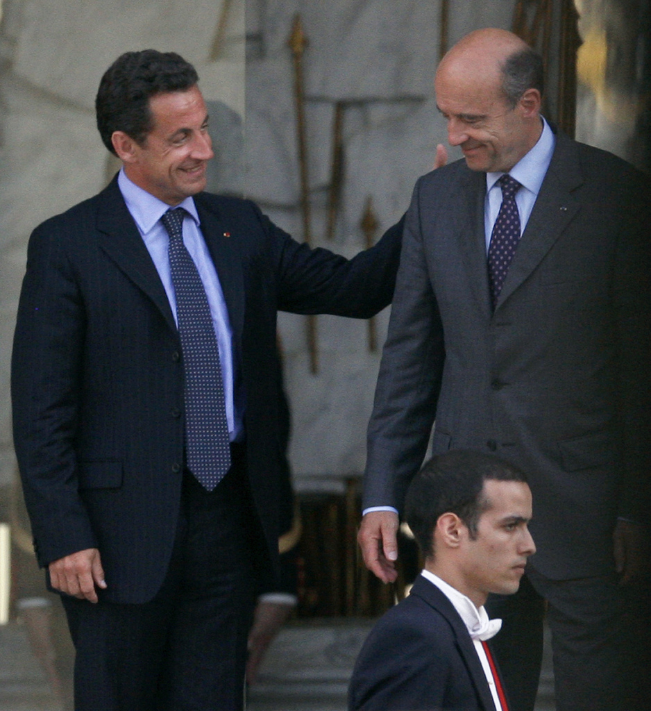 Nicolas Sarkozy distancie assez nettement Alain Juppé dans la course aux primaires.