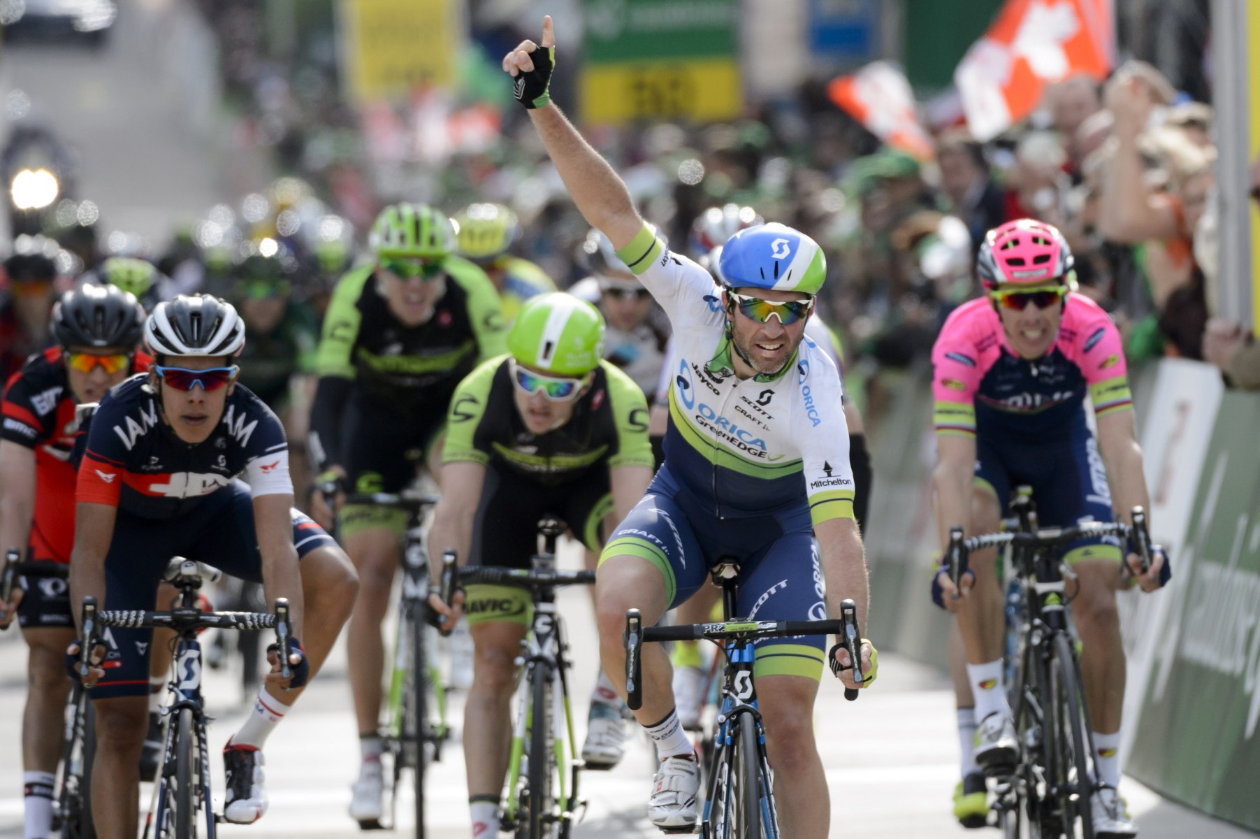 Michael Albasini s'est imposé au sprint à Saint-Imier lors de la 2e étape du Tour de Romandie.