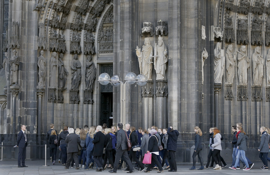 Hommage aux victimes du crash de l'A320 en la Cathédrale de Cologne.