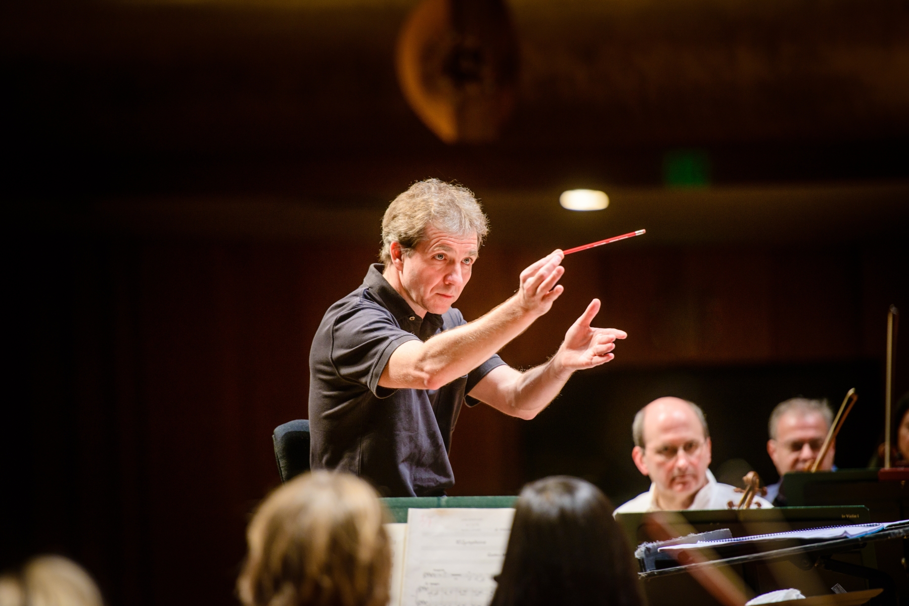 Le chef d'orchestre suisse, Thierry Fischer, dirigera le concert du dimanche sur la Grande Scène.
