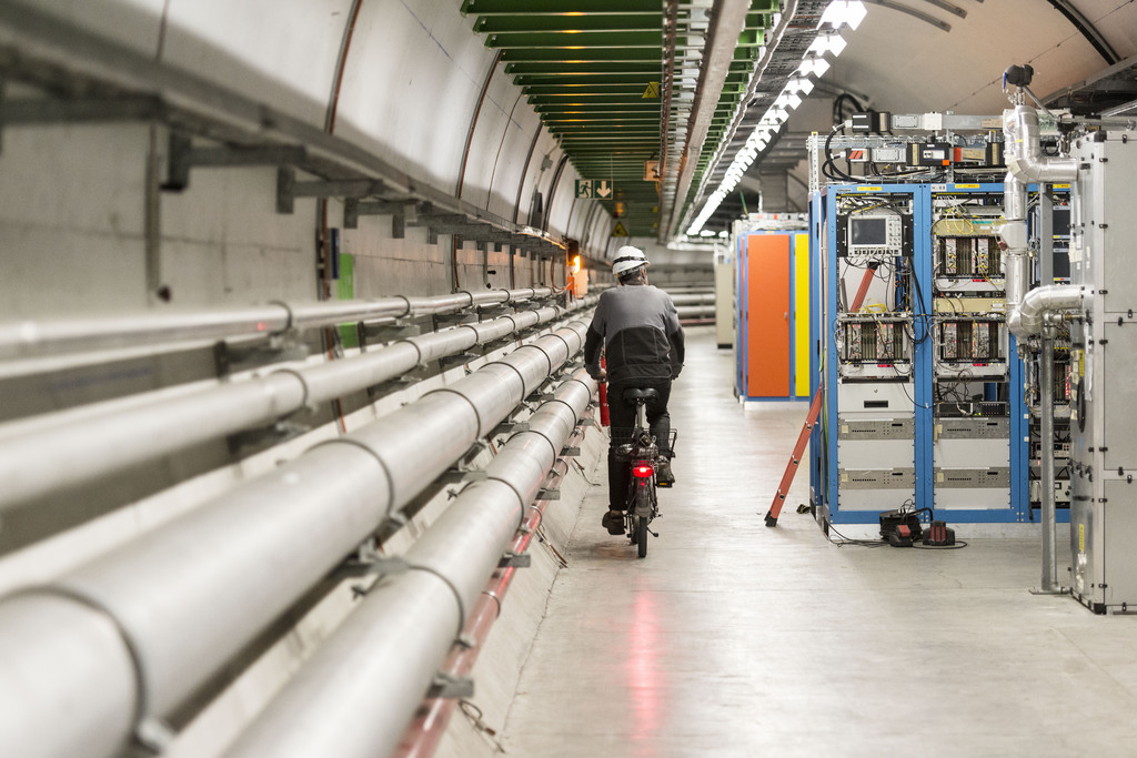 Le LHC est enfoui à quelque 100 mètres sous terre et son anneau mesure 27 kilomètres. 