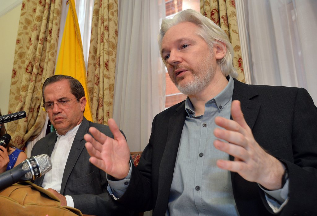 Julian Assange, craignant d'être extradé vers les Etats-Unis, ne peut quitter l'ambassade