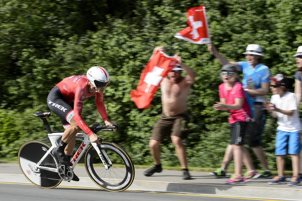 Fabian Cancellara from Switzerland of team Trek Factory Racing, in action during the 1st stage, a 5,1 km race against the clock, from Rotkreuz to Rotkreuz, at the 79th Tour de Suisse UCI ProTour cycling race, in Rotkreuz, Switzerland, Saturday, June 13, 2015. (KEYSTONE/Jean-Christophe Bott)