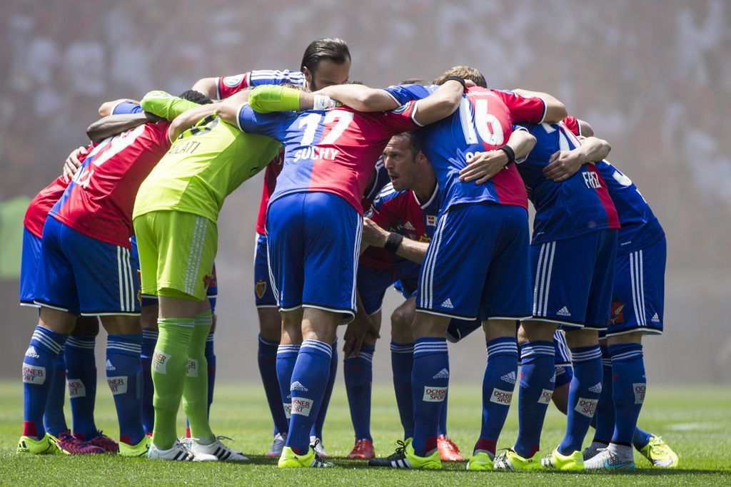 The Team of FC Basel came togheter prior the Swiss Cup final soccer match between FC Basel and FC Sion at the St. Jakob-Park stadium in Basel, Switzerland, Sunday, June 7, 2015. (KEYSTONE/Patrick Straub)