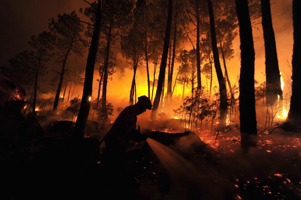 Un incendie qui s'est déclaré samedi après-midi en Aragon, dans le nord-est de l'Espagne, a déjà brûlé quelque 8000 hectares de pins et broussailles.