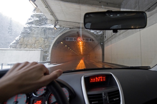 Entrée du tunnel des Gorges-du-Seyon, direction Neuchâtel.