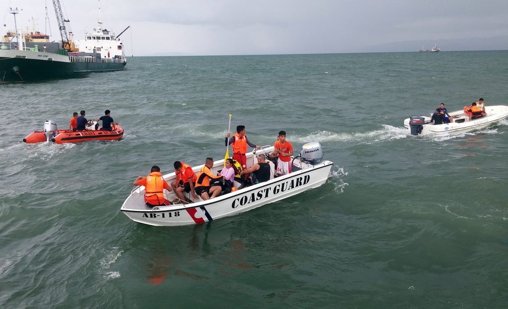 epa04828433 A handout photo provided by Philippine Coast Guard on 02 July 2015 shows the ongoing search and rescue operation next to a motorized boat that capsized off Ormoc City, Leyte province, Philippines, 02 July 2015. At least 36 people were killed when a passenger boat capsized off the central Philippines on 02 July 2015, with - according to latest counts - still 19 missing, a coast guard spokesman said. Emergency teams rescued 118 people from the seas off Ormoc City in Leyte province, 560 kilometres south-east of Manila, where the accident happened, said Commander Armand Balilo. The boat was carrying 173 passengers and 16 crew members, according to Balilo and the police.  EPA/PHILIPPINE COAST GUARD/HANDPUT  HANDOUT EDITORIAL USE ONLY/NO SALES