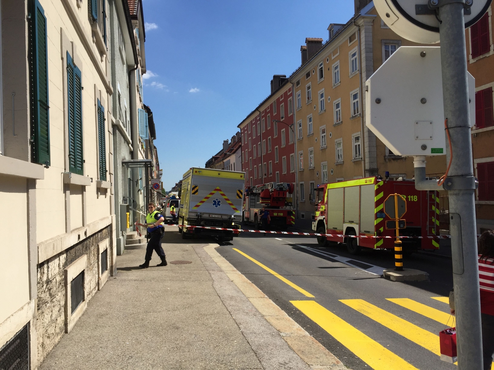Un feu d'appartement a pris en fin de matinée, à la rue Numa-Droz 114, à La Chaux-de-Fonds. L'incendie a été rapidement maîtrisé.