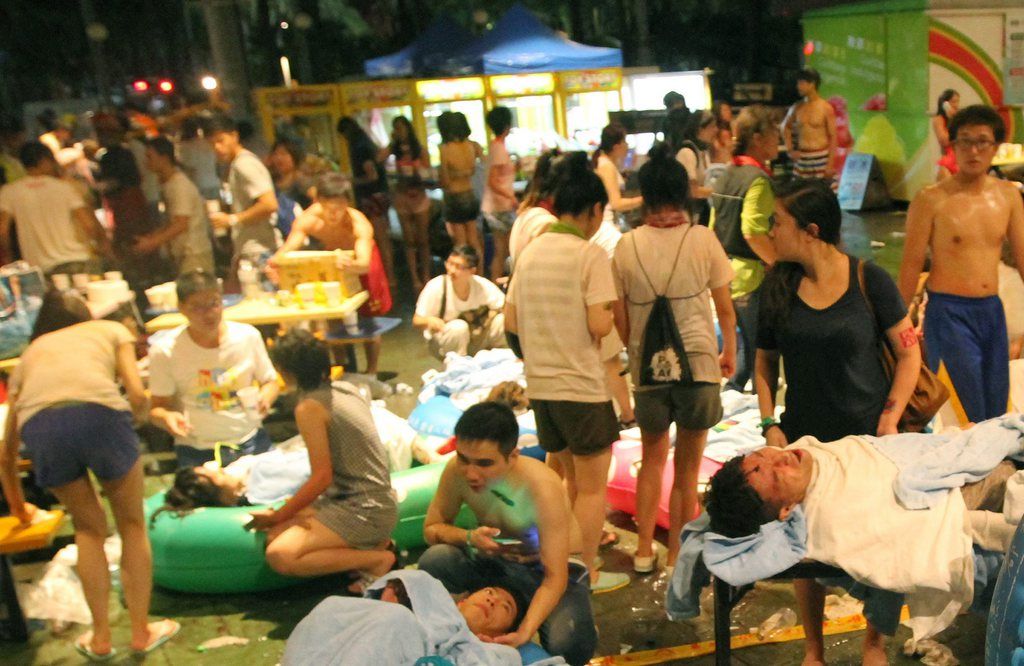 epa04821573 Taiwanese injured in a flash fire wait to be transferred to hospital at the Formosa Fun Coast park in the Bali District of New Taipei City, northern Taiwan, 27 June 2015. More than 200 young people suffered burns, some seriously, when a fire and explosion occurred during their Colour Play Asia party - in which participants throw coloured powder at one another - at the Formosa park. Color Play derives from Colour Run which has spread to many countries in recent years. The event, copied from India's Holi Festival, is seen controversial in Taiwan because the coloured power is blamed to pollute the earth, pollutes the air, causes breathing difficulties, leaves clothes colored and causes eye irritation. Taiwan is seeking to ban 'Colour Runs' but organizers have been holding other Colour-themed events to encourage people to throw coloured power at one another.  EPA/STRINGER BEST QUALITY AVAILABLE