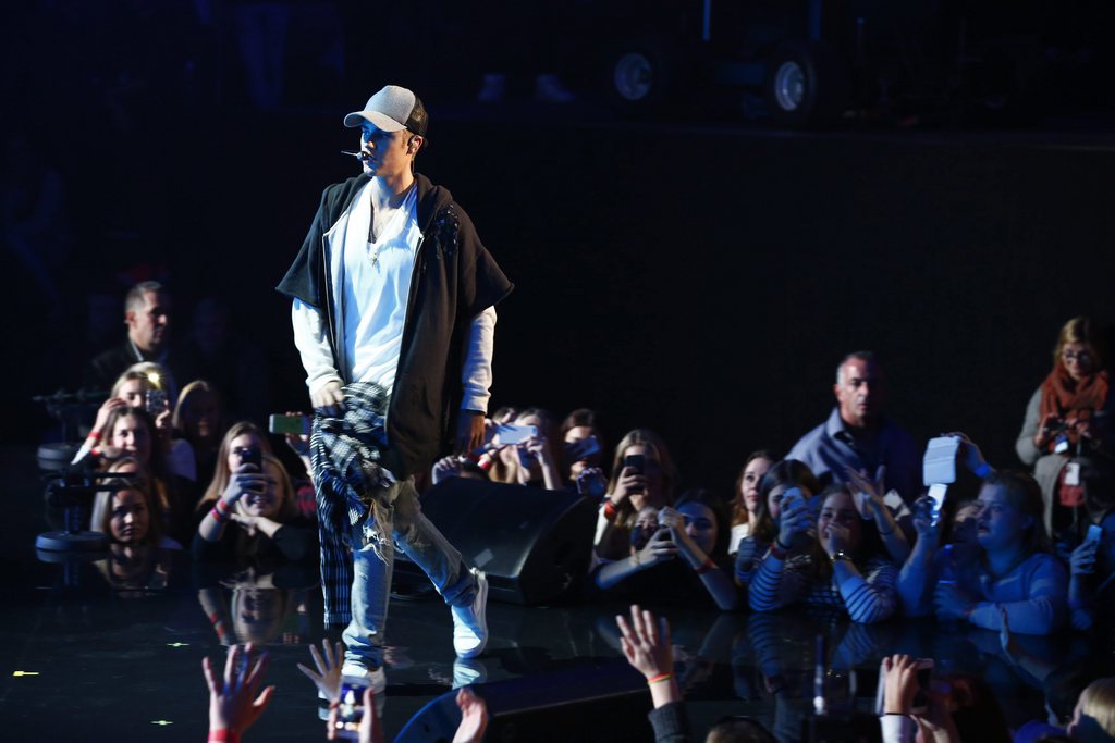 Contrarié par l'habitude de certains fans, Bieber a quitté définitivement la scène.