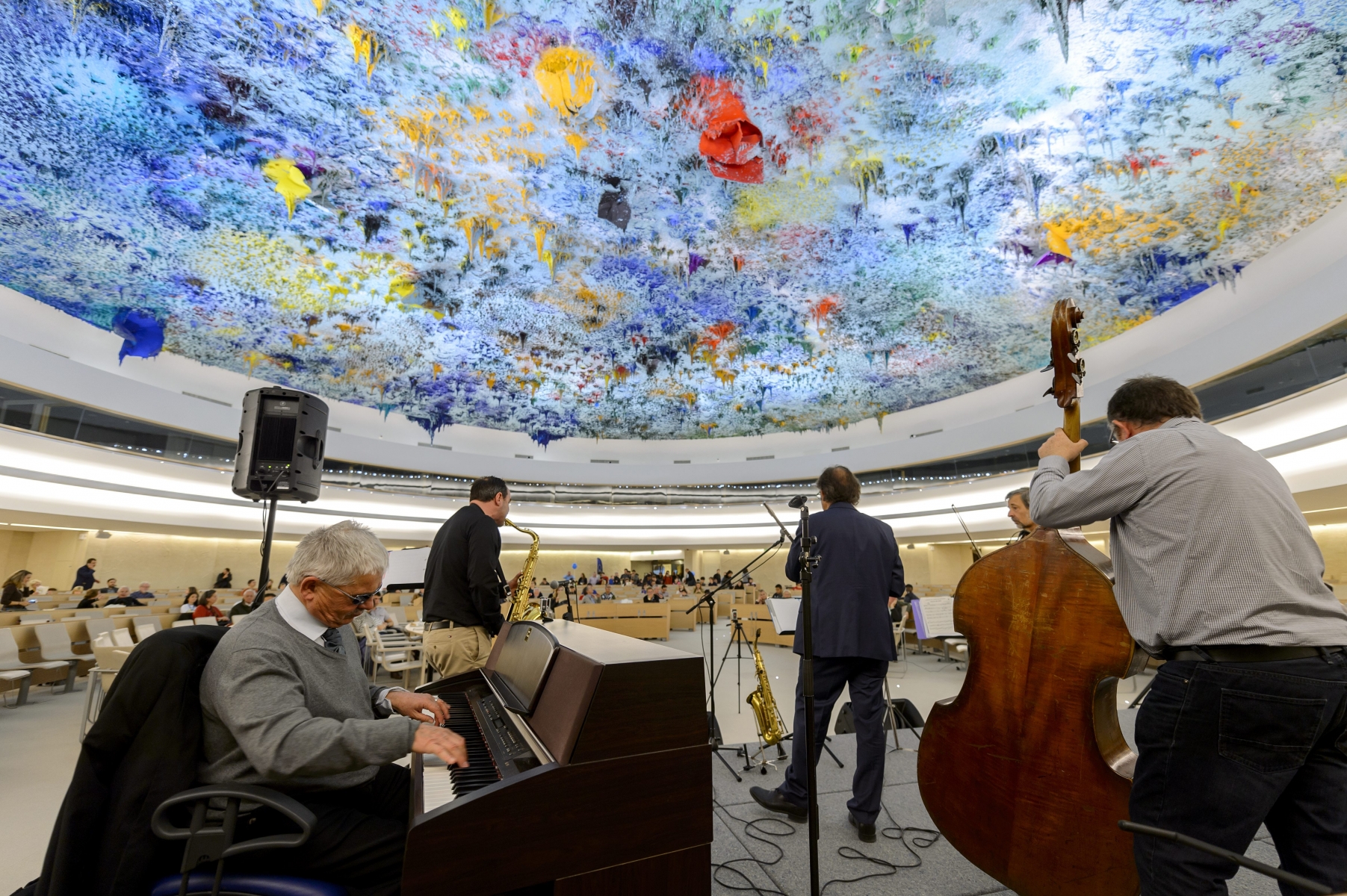People visit the European headquarters of the United Nations during the Open Day and the UN70 celebrations at the European headquarters of the United Nations, in Geneva, Switzerland, on Saturday, October 24, 2015. The event is organized as part of the UNÄôs 70th anniversary. (KEYSTONE/Martial Trezzini)