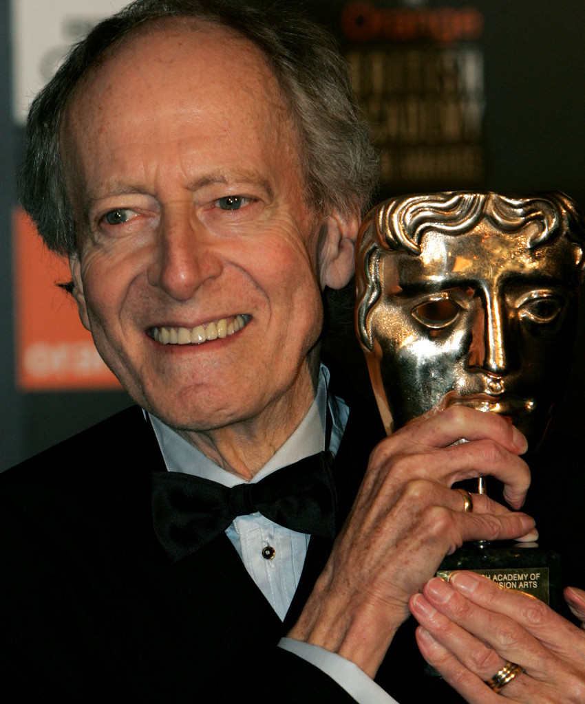 John Barry est l'auteur avec Monty Norman du "James Bond Theme". Il a co-écrit de nombreuses chansons des différents épisodes de 007.