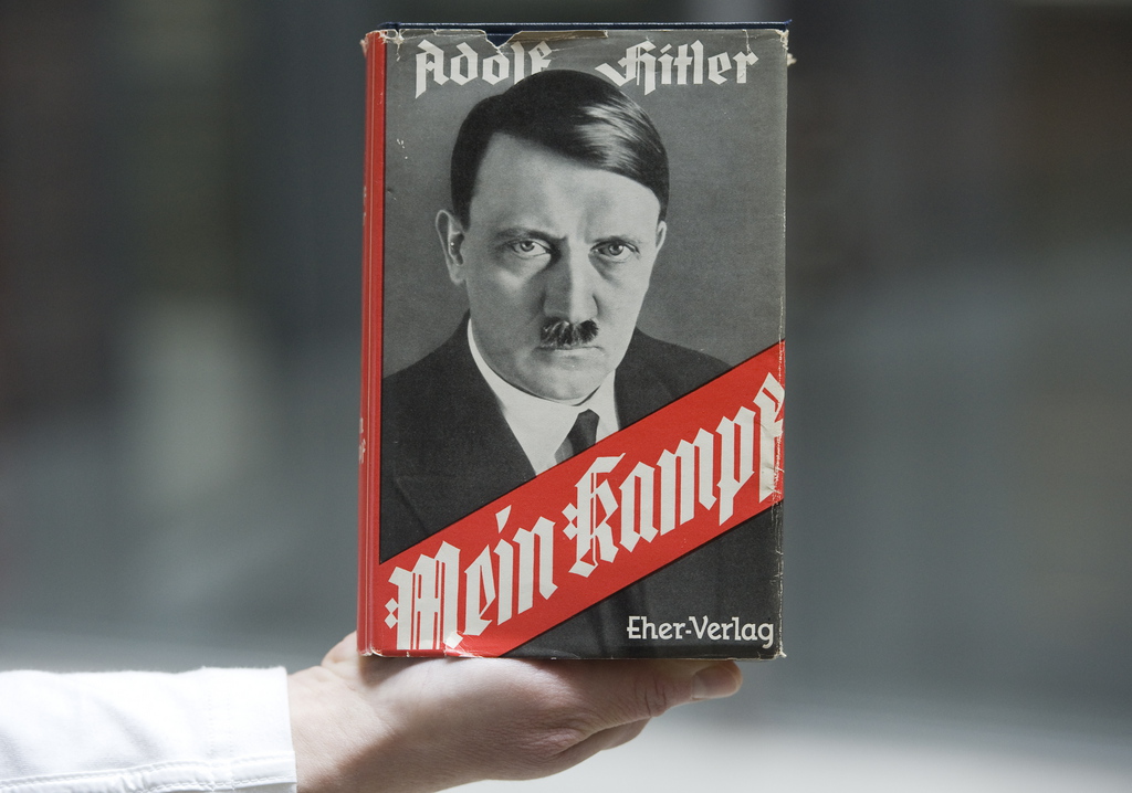 La ré-édition de "Mein Kampf" bénéficie de milliers de commentaires et annotations.