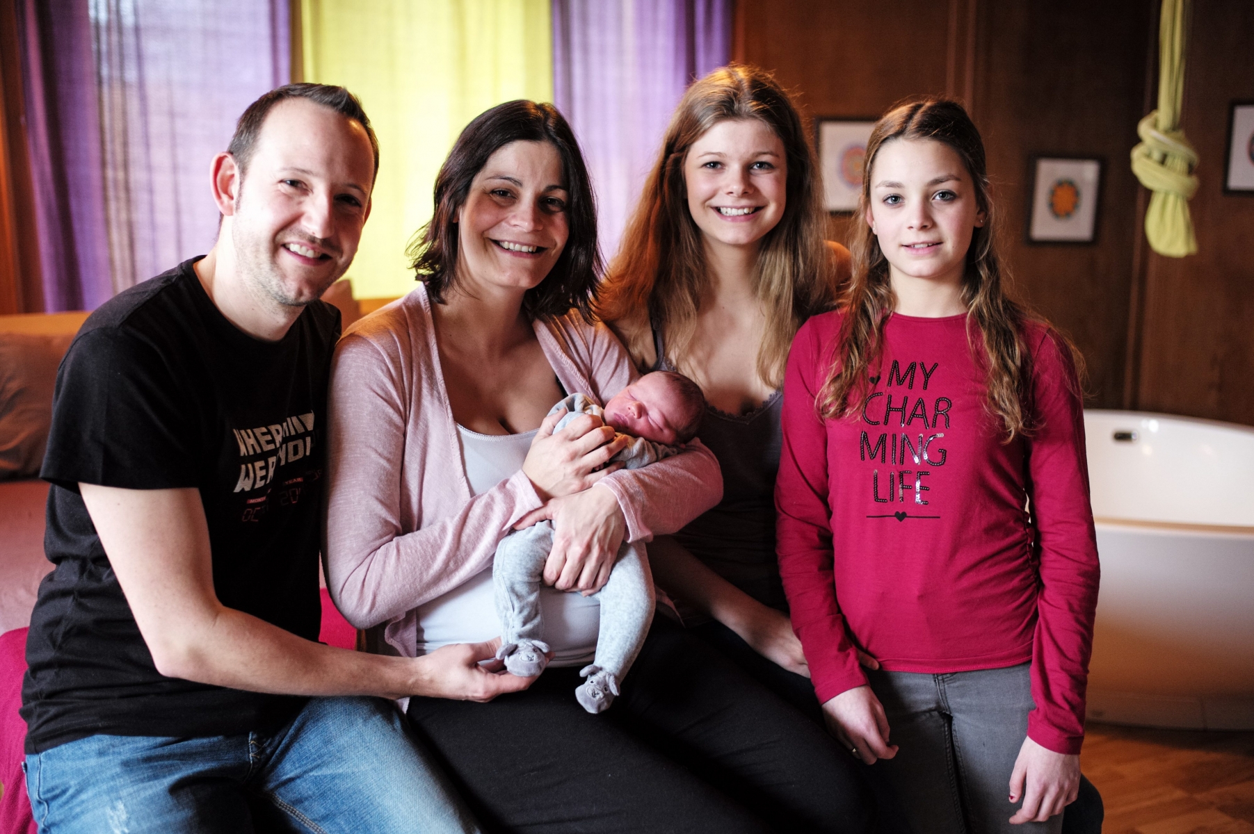 Le premier bébé de l'année 2016 se prénomme Alexis et il fait le bonheur de ses parents Charlotte et Laurent, et de ses soeurs Clara et Eline.