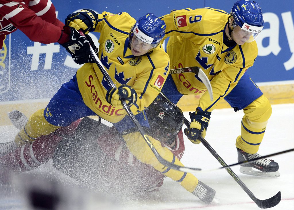 Les suédois, ici en match amical face au Canada, se sont largement imposés face à la Suisse samedi.