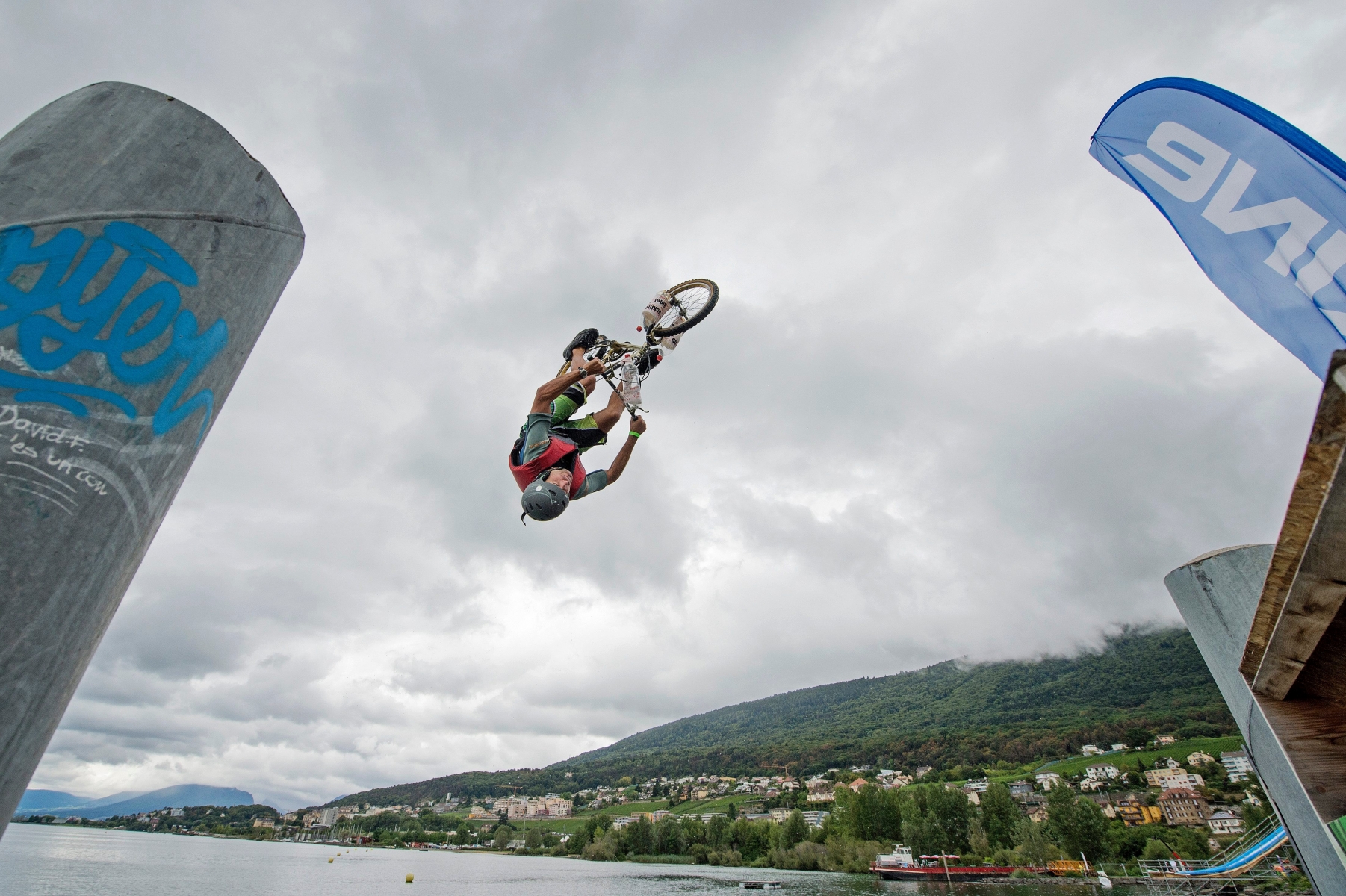 La cinquieme edition du festival Watt air jump s'est deroule sur les rives de Saint-Blaise



Saint-Blaise, le 16 aout 2015

Photo: David Marchon



 PLAGE DE SAINT-BLAISE