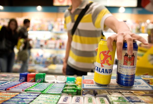En 2015, 26% des commerçants testés ont vendu de l'alcool illégalement à des jeunes.