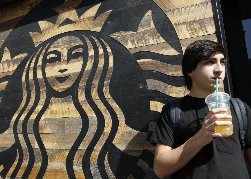 Deux Californiens accusent la firme Starbucks de sous-doser ses cafés.