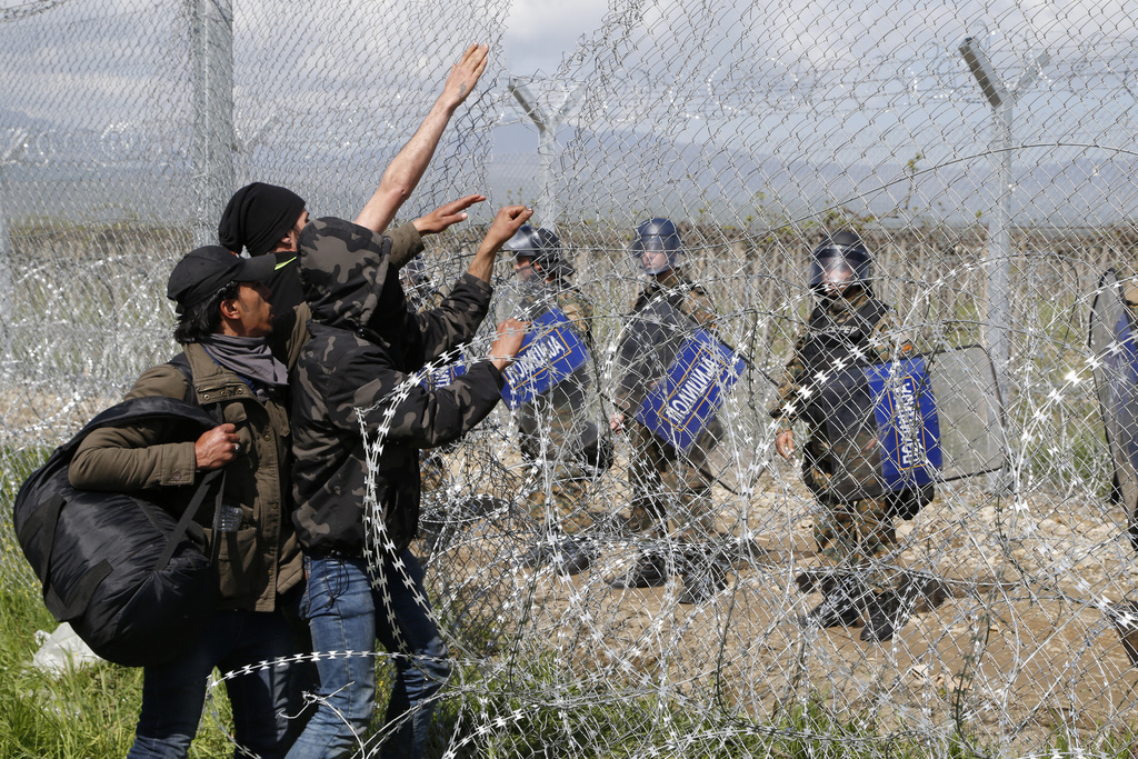 Les incidents ont éclaté quand des migrants ont tenté de franchir la frontière entre la Grèce et la Macédoine.