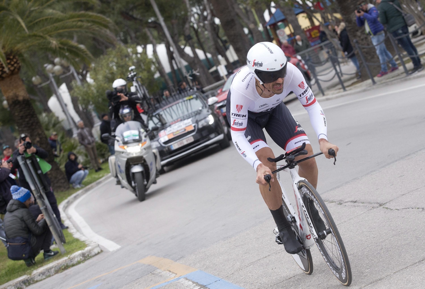 epa05213054 Swiss rider Fabian Cancellara of Trek Segafredo in action during the seventh and final stage of the 2016 Tirreno-Adriatico cycling race, an individual time trial over 10km in San Benedetto del Tronto, Italy, 15 March 2016.  EPA/CLAUDIO PERI ITALY CYCLING TIRRENO ADRIATICO