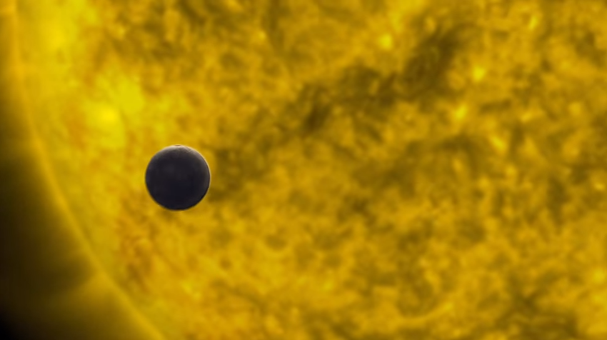 La planète apparaîtra comme un tout petit disque noir se déplaçant devant l'astre solaire. 