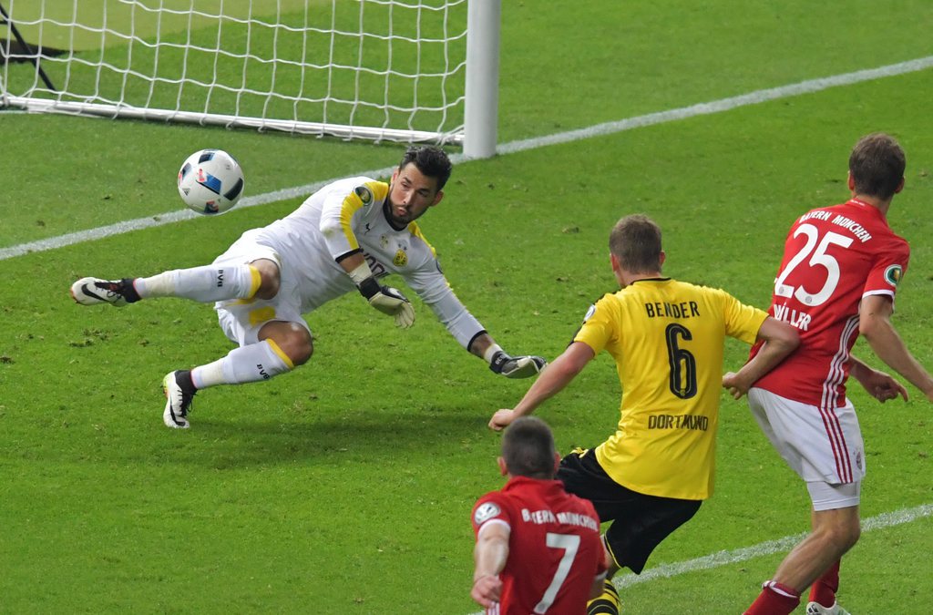 Le Bayern Munich s'est imposé face à Borussia Dortmund aux tirs au but et remporte la coupe.