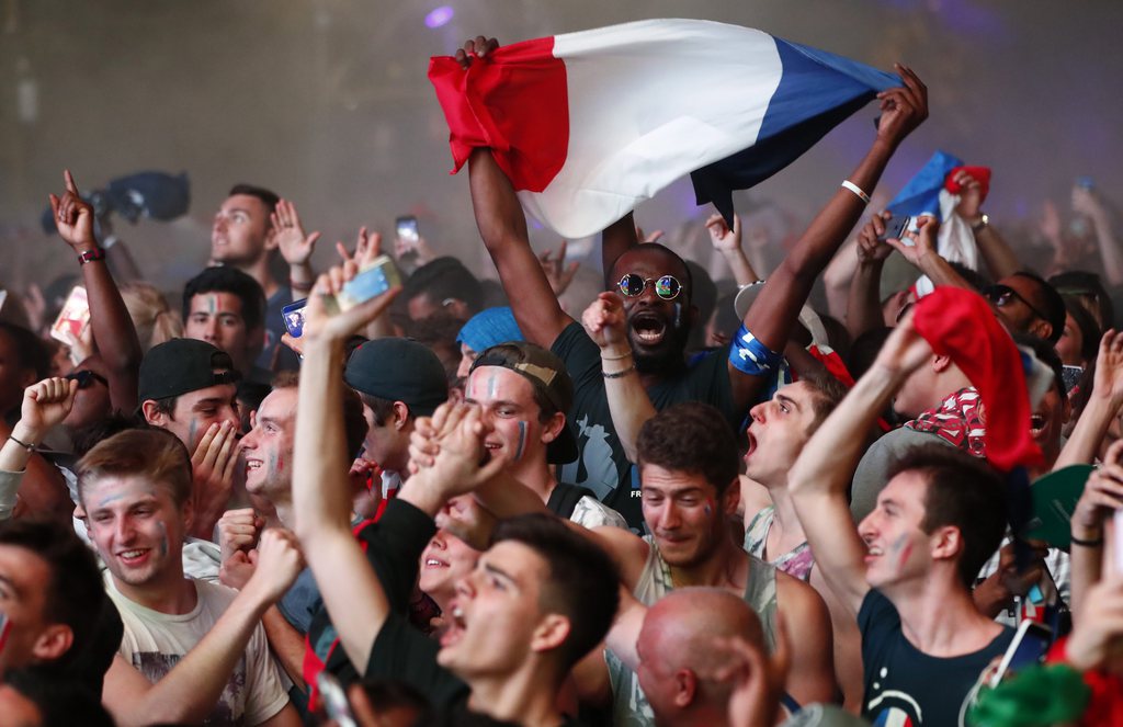 Les supporters français ont été difficiles à contrôler après le match.