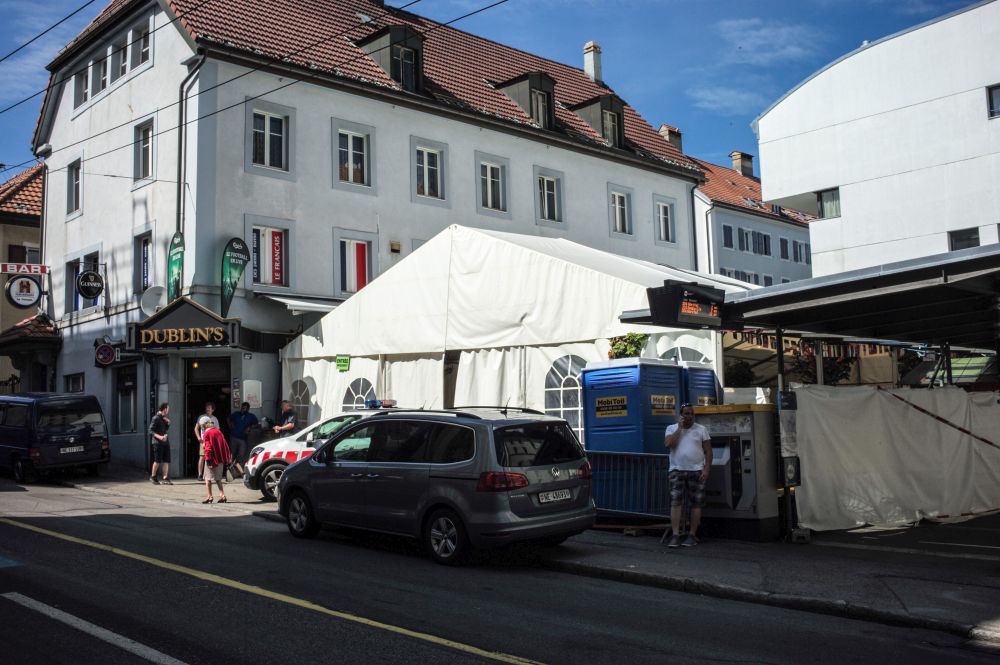 La tente de l'Euro sous laquelle une personne décédée a été retrouvée jeudi dernier.