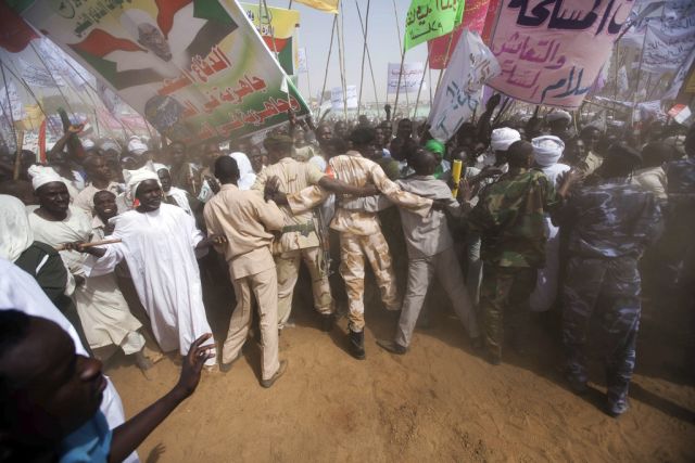 6 personnes ont été tuées cet après-midi dans une manifestation au Darfour.