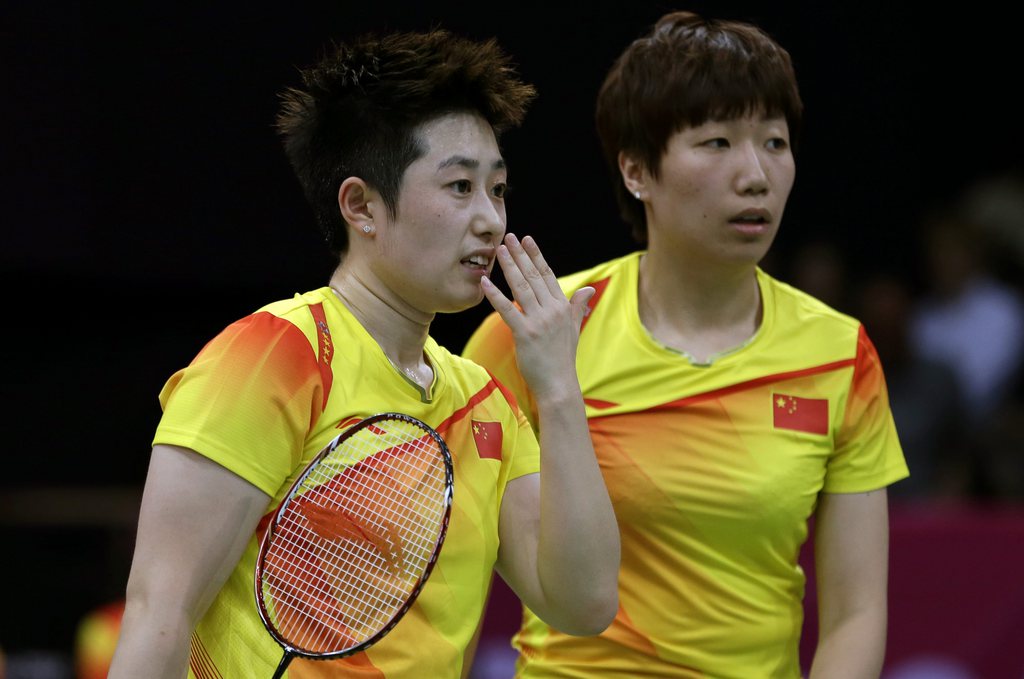 Les Chinnoises Yu Yang, à gauche, et Wang Xiaoli ont été exclues des JO pour avoir simuler la perte de leur match dans le but d'évoluer dans un tableau plus facile.