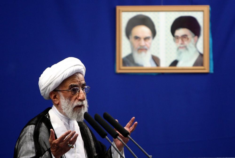 "Nous devons nous préparer et briser cette vague (de pressions économiques). Nous ne devons pas céder" a déclaré le chef du Conseil des Gardiens iranien.