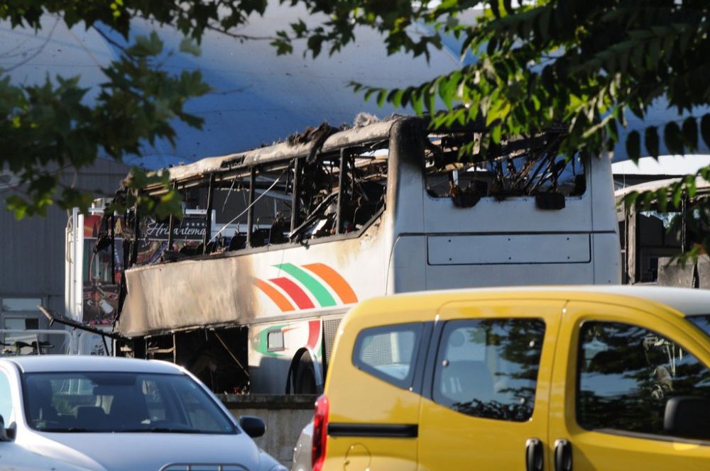 L'attaque visait un bus transférant vers le terminal des touristes israéliens arrivés par avion-charter, qui avait 151 personnes à son bord.