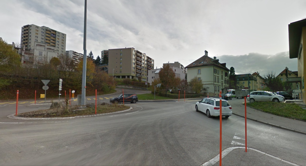 La collision a eu lieu au giratoire du Marais à La Chaux-de-Fonds.