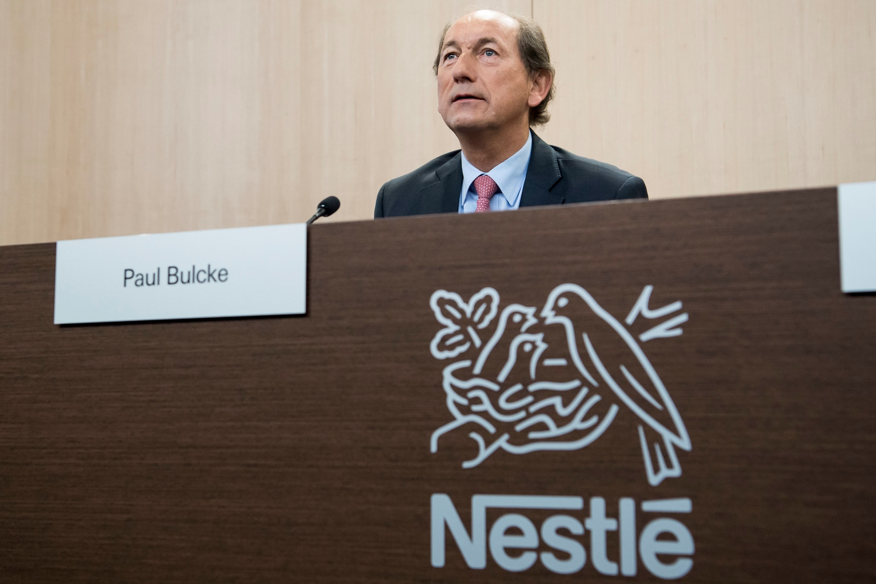 Nestle Chief Executive Officer, CEO, Paul Bulcke, speaks during the Nine-Month Sales press conference of the world's biggest food and beverage company, Nestle Group, in Vevey, Switzerland, Thursday, October 20, 2016. (KEYSTONE/Jean-Christophe Bott) SWITZERLAND NESTLE NINE MONTH