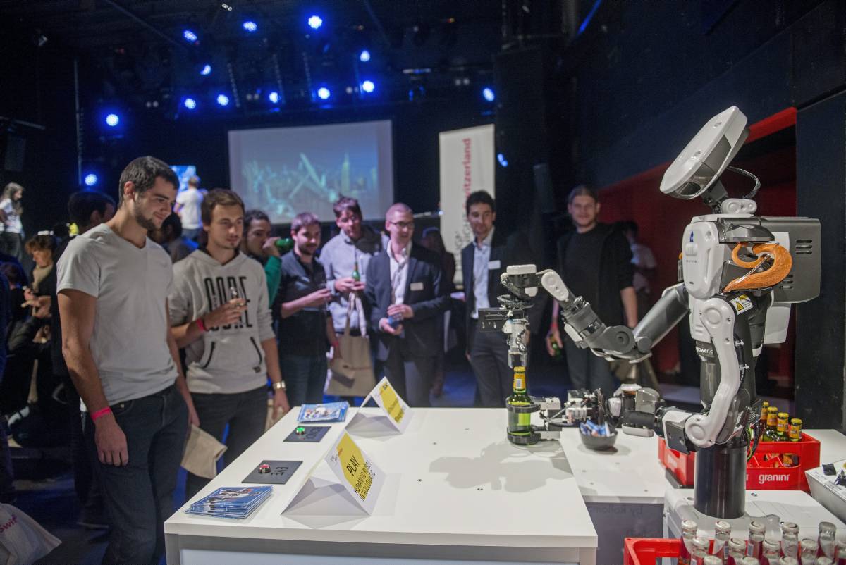 Les robots envahissent la Case à chocs pour les 25 ans de l'implantation d'Autodesk à Neuchâtel. © David Marchon
