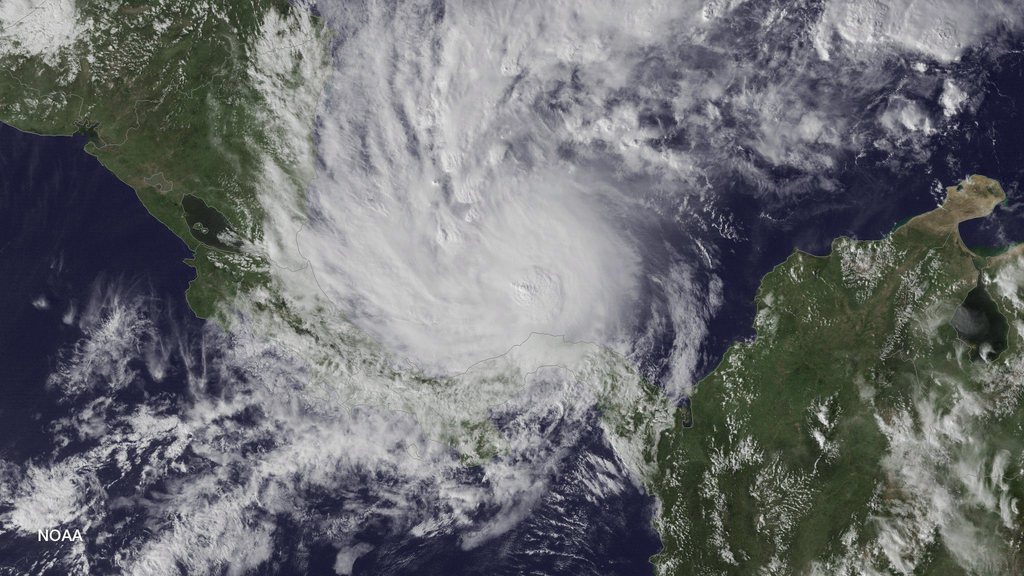 Otto, qui devrait balayer le Costa Rica et le Nicaragua pendant environ 36 heures, va entraîner des pluies qui vont provoquer des inondations-éclair et des glissements de terrain.