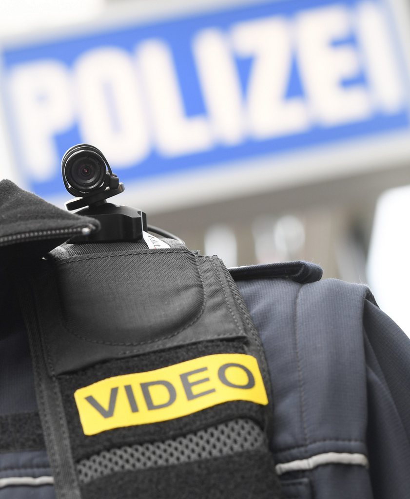 L'usage des "bodycams" dans les forces de police est désormais répandu dans de nombreux pays, comme ici en Allemagne.