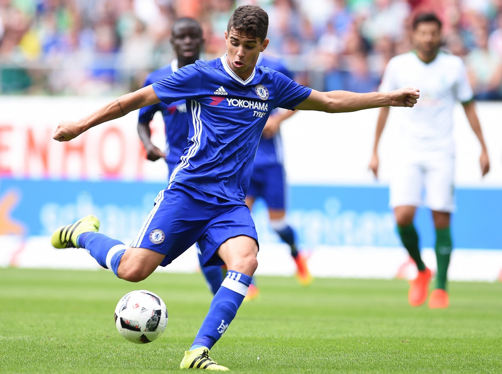 epa05674350 (FILE) A file picture dated 07 August 2016 of Chelsea's Oscar scoring the 2-0 lead during a friendly test soccer match between Werder Bremen and Chelsea FC in Bremen, Germany. English Premier League side Chelsea FC have received a club record offer from Chinese Super League club Shanghai SIPG for Brazilian midfielder Oscar, worth 60 million pounds (71.5 million euro), British media reports stated on 13 December 2016.  EPA/CARMEN JASPERSEN/ FILE GERMANY SOCCER OSCAR