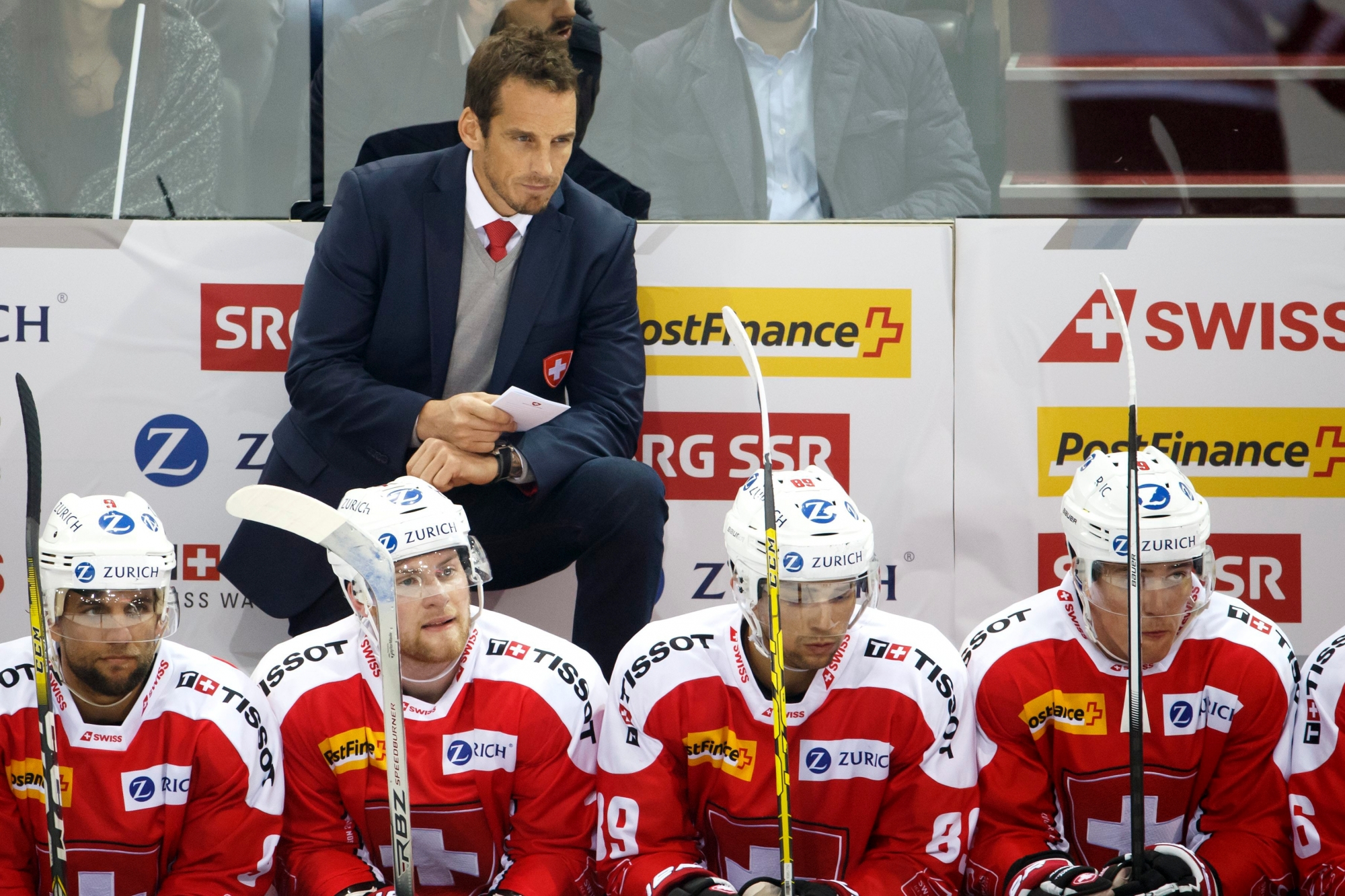 Patrick Fischer, head coach of Switzerland national ice hockey team, looks his players, during a friendly international ice hockey game between Switzerland and Canada, at the ice stadium Les Vernets, in Geneva, Switzerland, Tuesday, May 2, 2017. (KEYSTONE/Salvatore Di Nolfi) SWITZERLAND FRIENDLY ICE HOCKEY CHE CAN