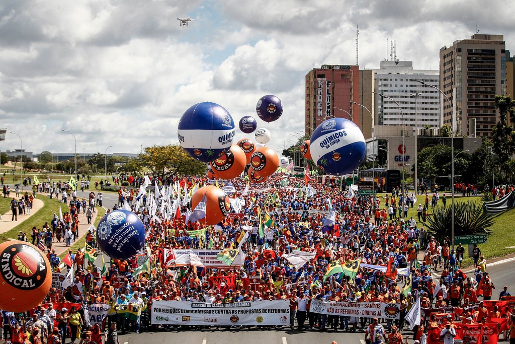 Les heurts ont éclaté au moment où la foule déferlait dans le centre de la capitale brésilienne, en direction du palais présidentiel Planalto.