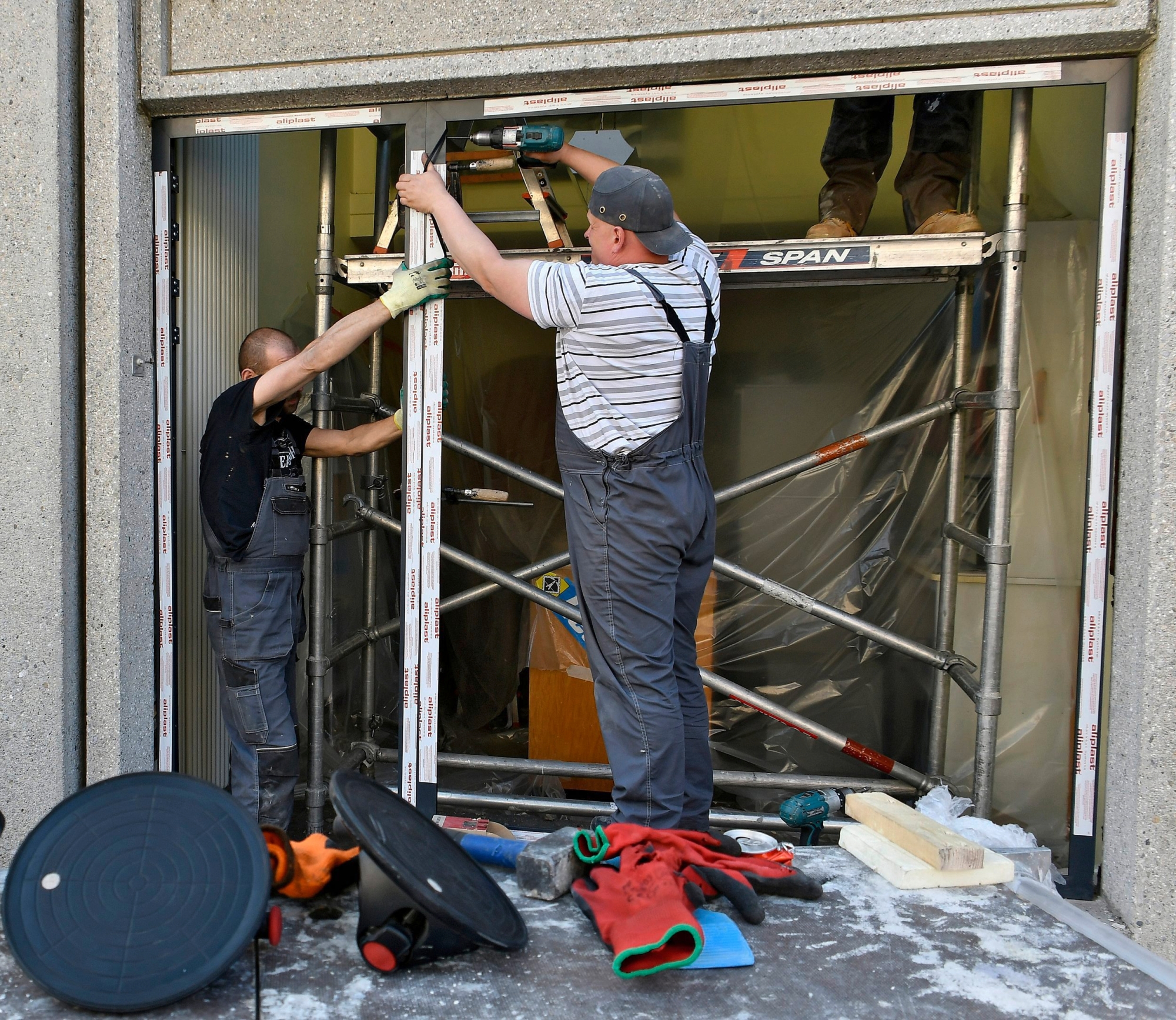 Travailleurs polonais, ici sur un chantier à Pérolles.
Photo Lib Vincent Murith, Fribourg, 12.04.17
