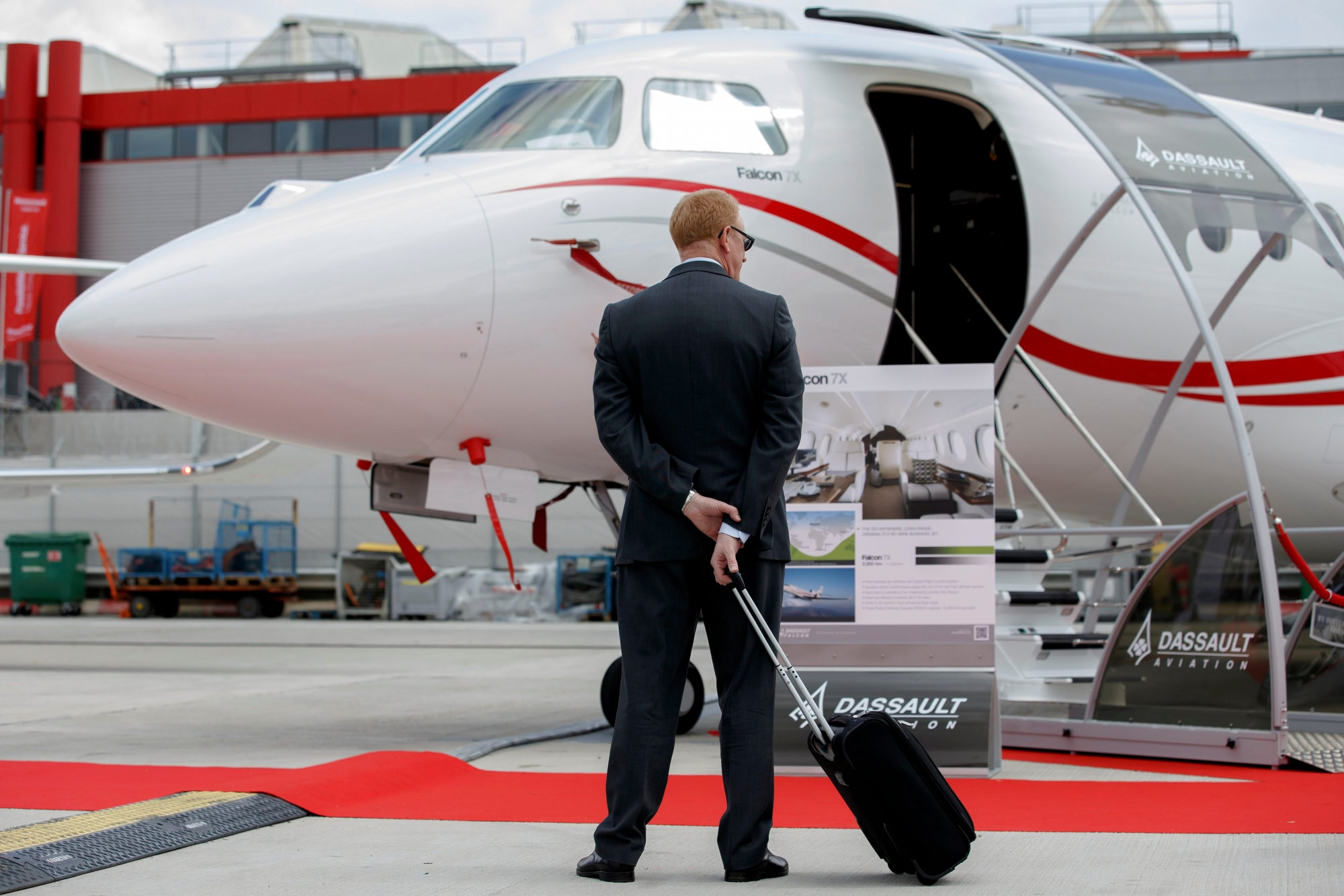 A visitor looks on an aircraft at the Dassault booth, during the 16th Annual European Business Aviation Convention and Exhibition, EBACE, at the Geneva Palexpo Conference Center located adjacent to the Geneva Airport in Geneva, Switzerland, Tuesday, May 24, 2016. (KEYSTONE/Salvatore Di Nolfi) SCHWEIZ LUFTFAHRT MESSE EBACE 2016