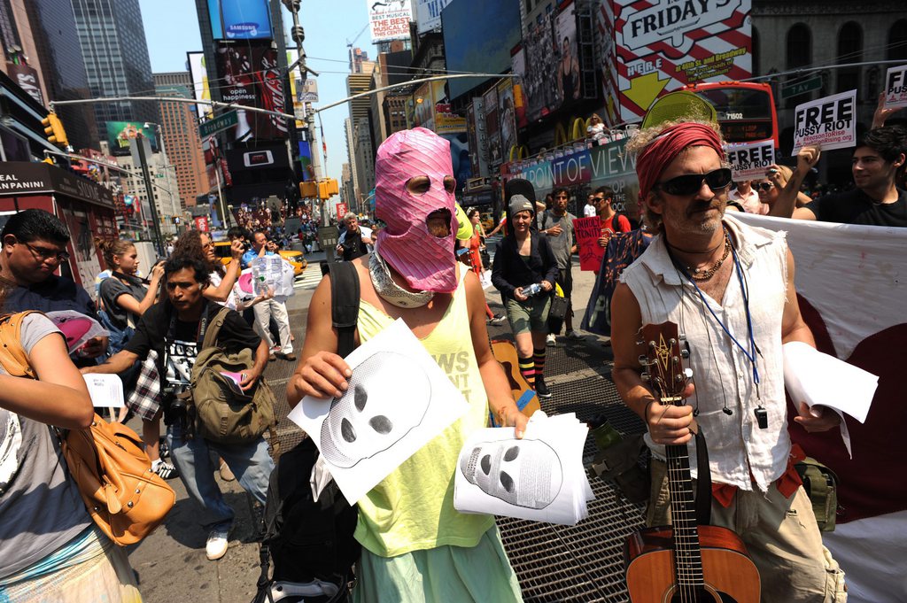 A New York et dans d'autres grandes villes, des manifestations de soutien aux Pussy Riot et de critique envers Poutine et la Russie ont eu lieu.