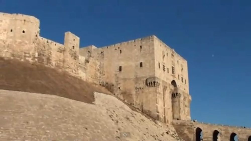 La citadelle d'Alep a été touchée par un obus.