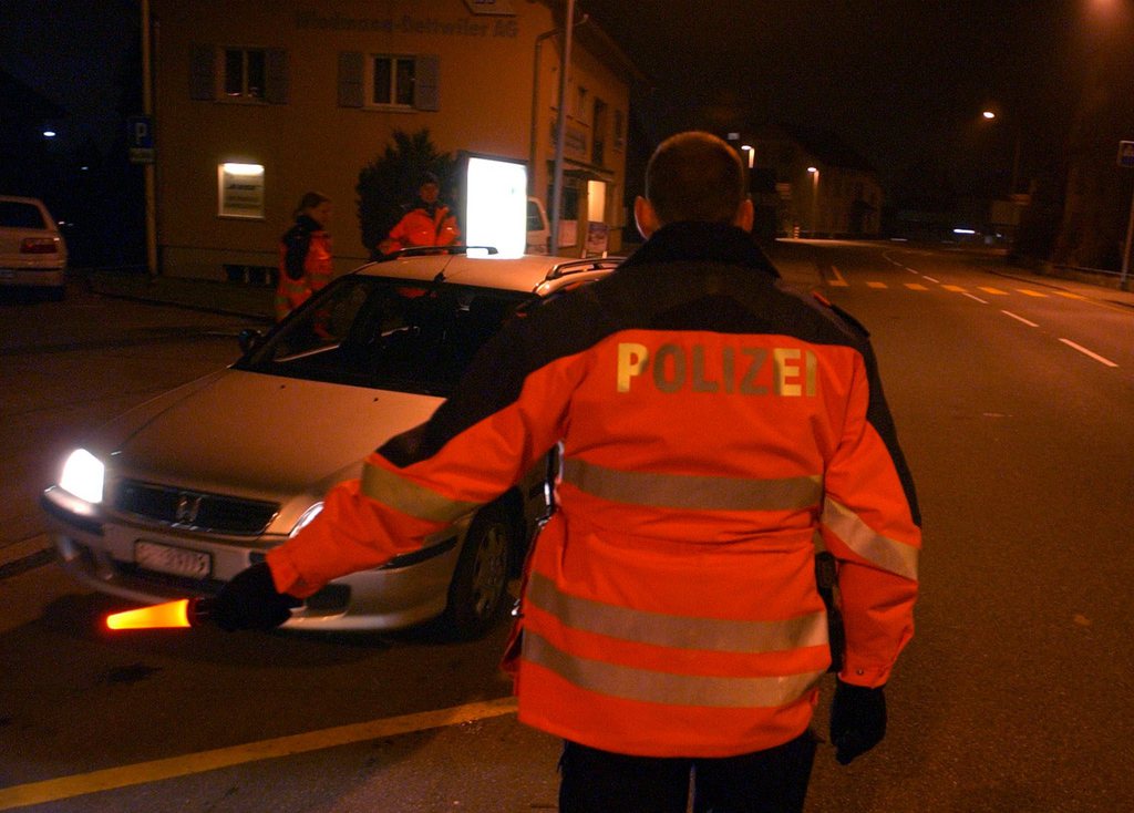 Une automobiliste suédoise qui roulait sans phare et zigzaguait sur la route peu avant minuit jeudi à Zoug a été contrôlée avec 2,99 pour mille d'alcool dans le sang.