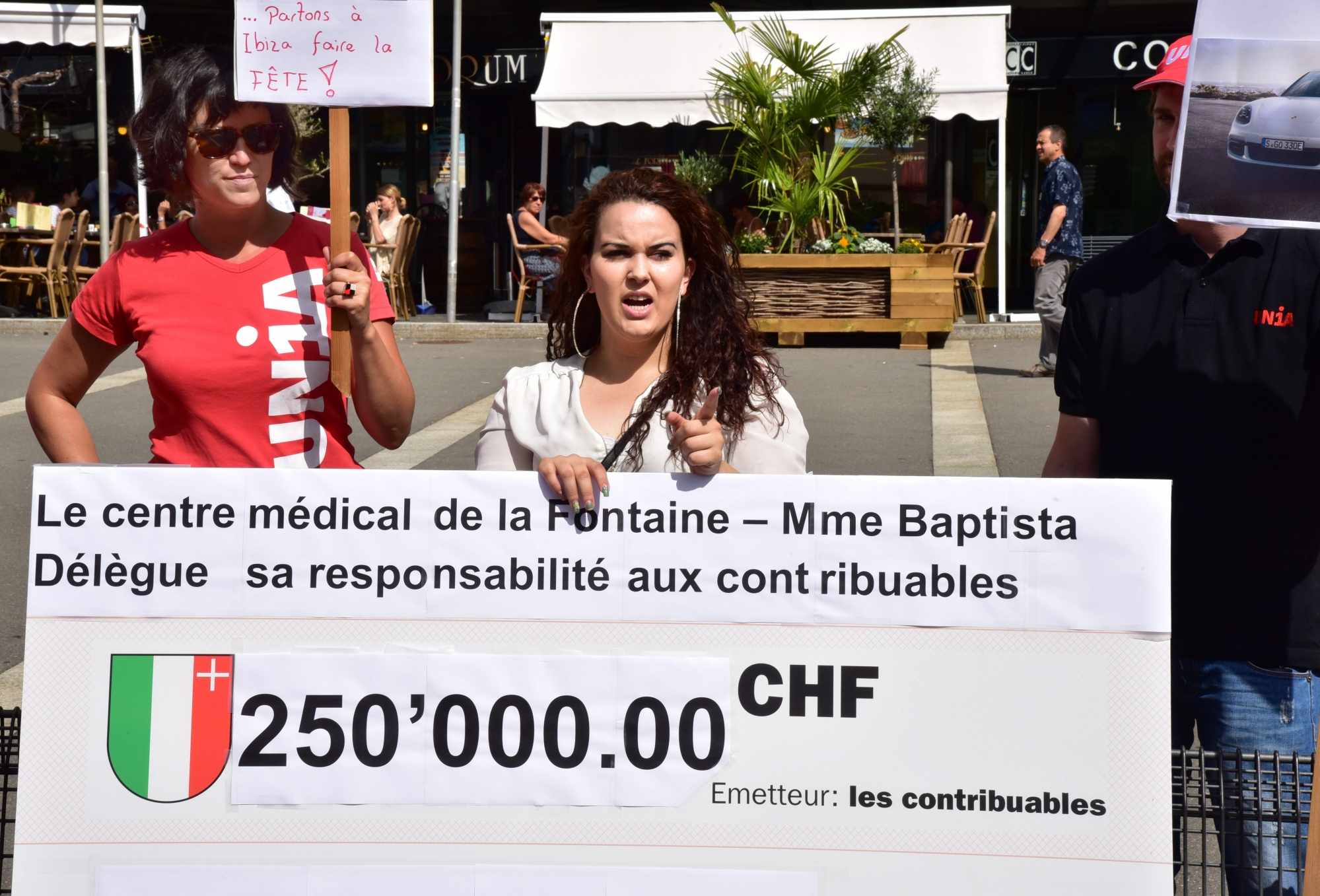 Manif UNIA contre le cabinet medical de groupe de la Fontaine
La Chaux de Fonds 15 juin 2017
Photo R Leuenberger